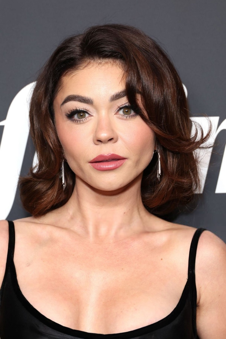 Sarah Hyland Age, Height, Net Worth, Real Name, Ethnicity, Husband, Family, Awards & More